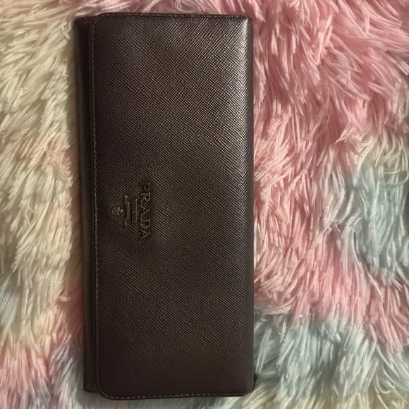Price drop๐ฃPRADA metallic purple wallet Saffiano leather rare BOX INCLUDED!๐ - Picture 7 of 12